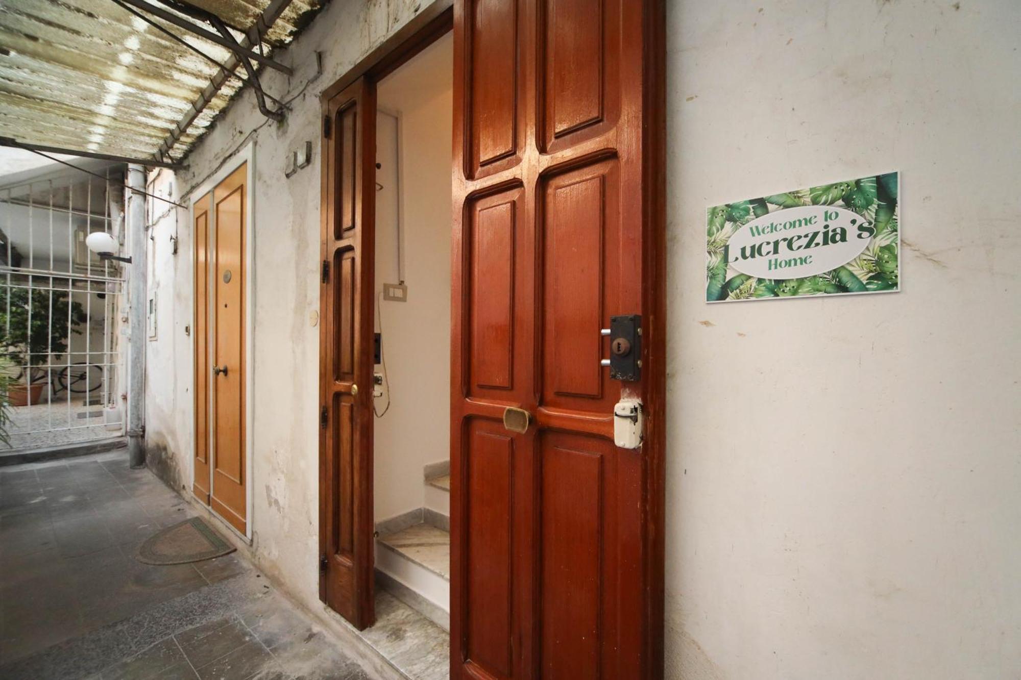 Lucrezia'S Home Кастеламаре ди Стабия Екстериор снимка